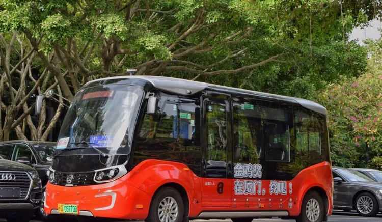 廈門高顏值公交，有詩(shī)也有遠(yuǎn)方，扮靚城市窗口